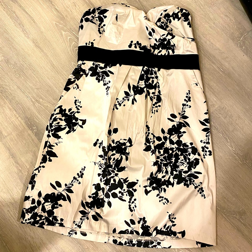 🌻2 for $20-Pennington’s Strapless Dress